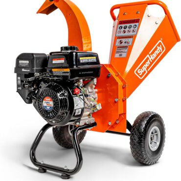 Wood chipper for farm and forestry
