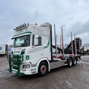 Timber truck for log transport